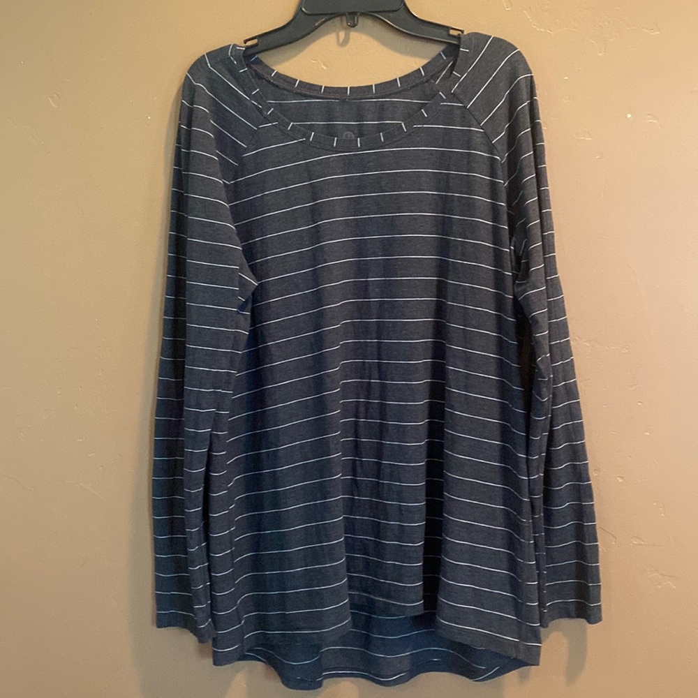 Long sleeve striped & flowy scoop neck top 🧚 Lululemon size 8